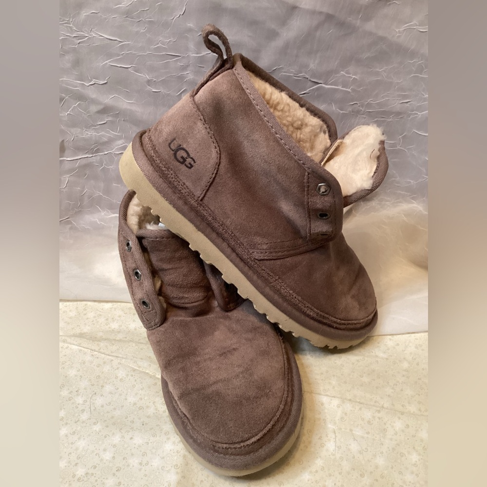 UGG Chukka Boots Women's Size 6 Grey Suede Wool Lined Shoes Slip On No Laces